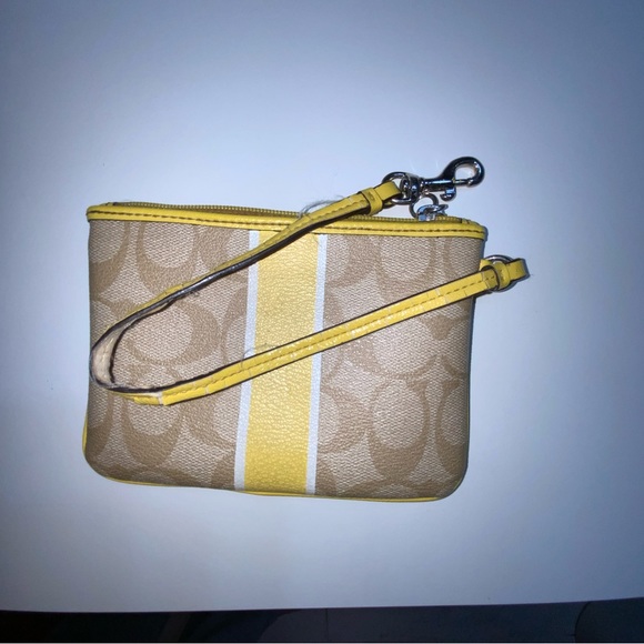 Small yellow Coach clutch - Picture 2 of 2
